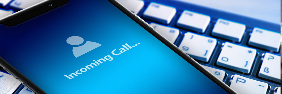 Celular mostrando una llamada desconocida